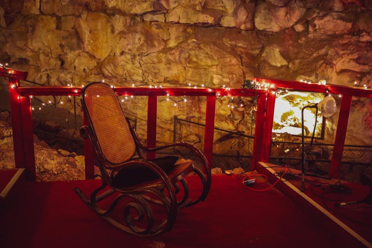 Grand Canyon Caverns Inn Peach Springs Ngoại thất bức ảnh