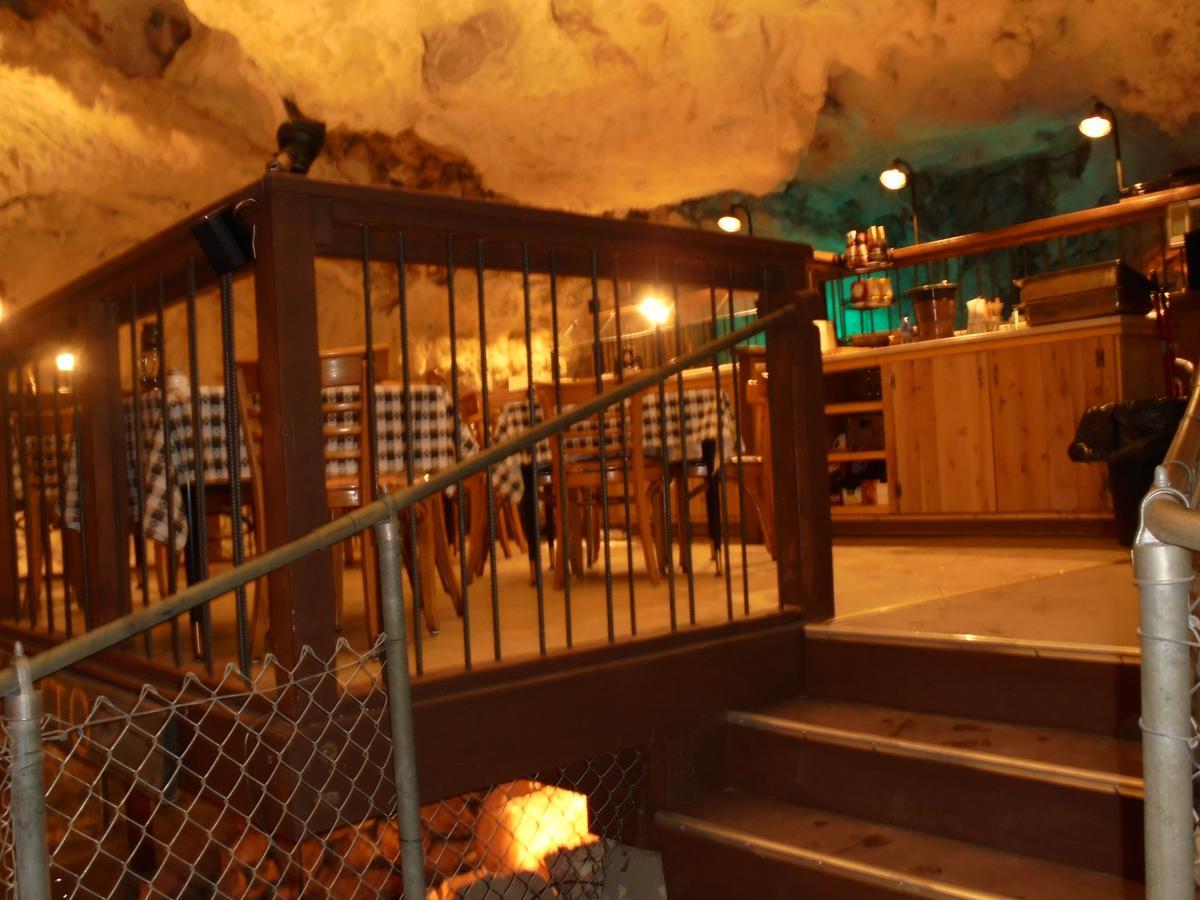 Grand Canyon Caverns Inn Peach Springs Ngoại thất bức ảnh