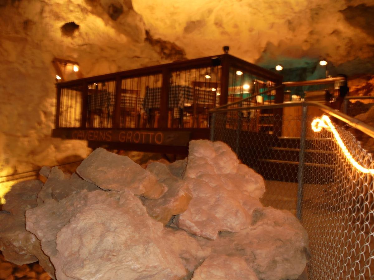 Grand Canyon Caverns Inn Peach Springs Ngoại thất bức ảnh