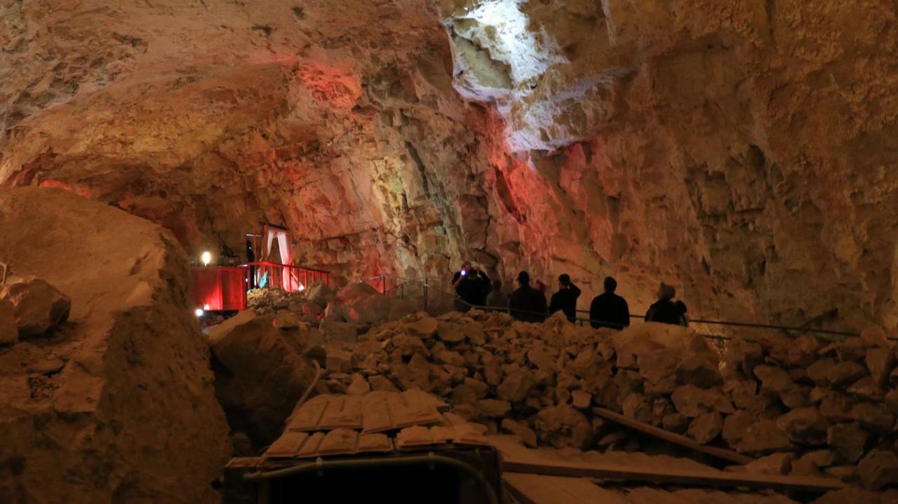 Grand Canyon Caverns Inn Peach Springs Ngoại thất bức ảnh