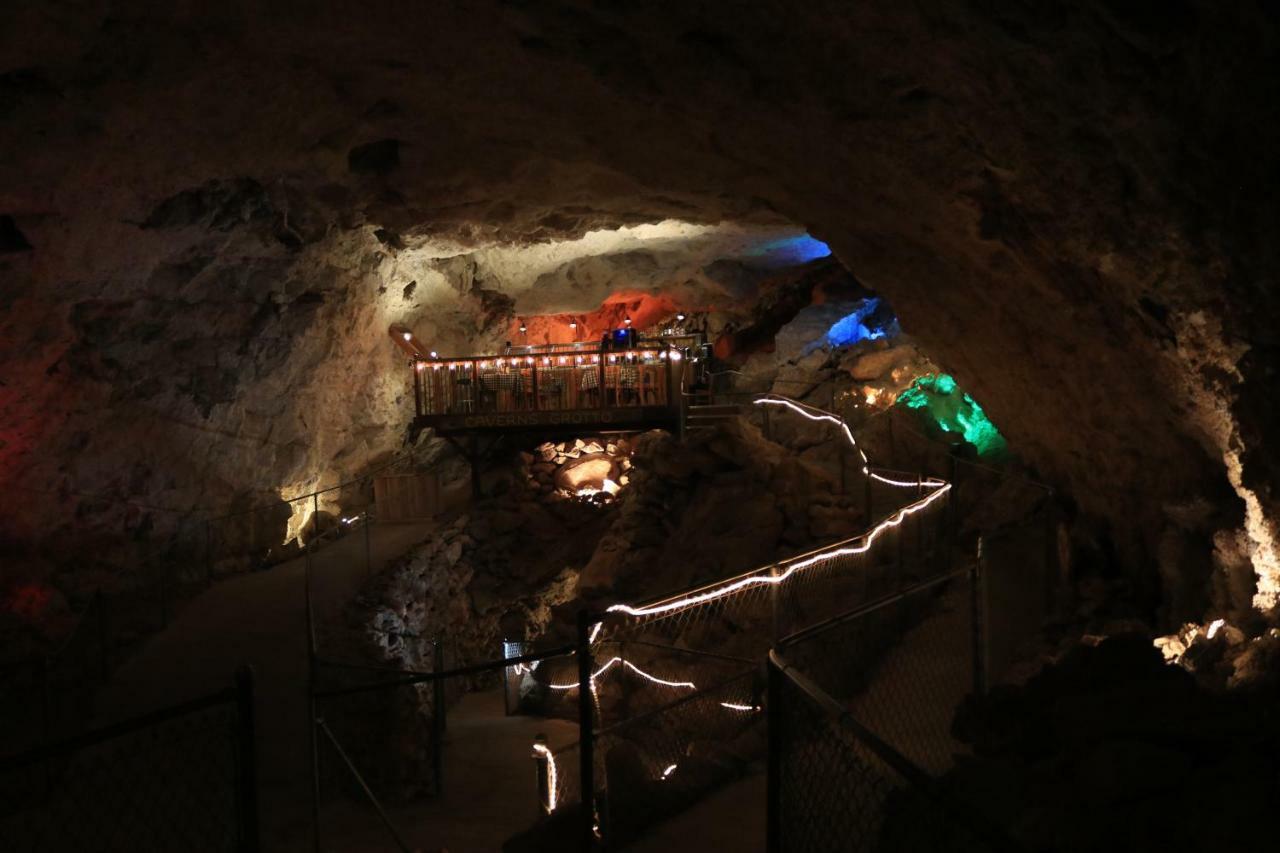 Grand Canyon Caverns Inn Peach Springs Ngoại thất bức ảnh